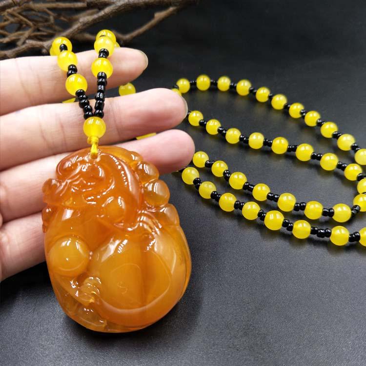 Náhrdelník s jantárovým príveskom v etnickom štýle, retiazka na sveter