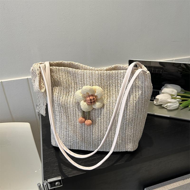 Straw Bag Summer New Product Bucket Bag Girl Heart Niche Casual Woven Beach Bag