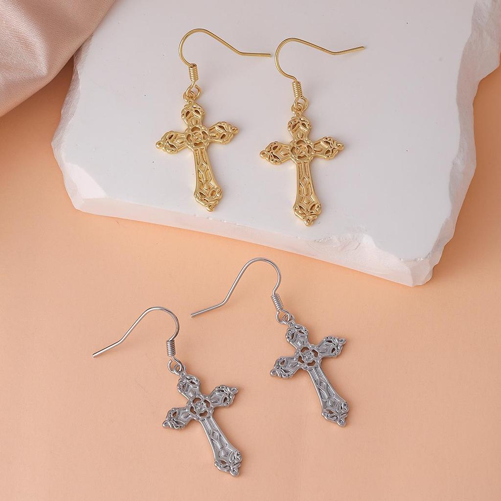 European Style Heart Hollow Ear Hook for Women - Fashionable, Versatile, Simple Peach Heart Earrings
