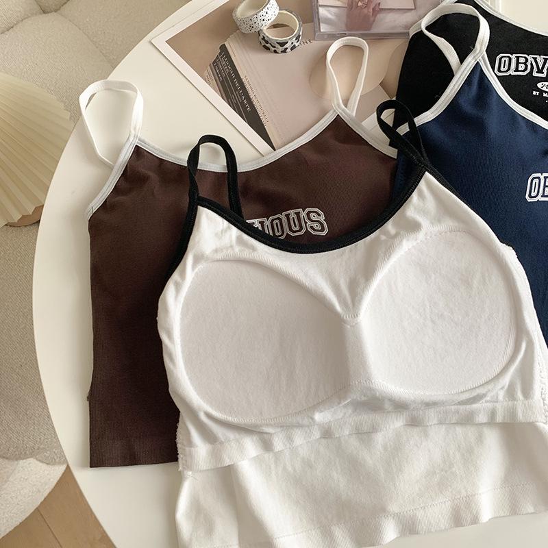 Americké pouliční colorblock tílko se závodními zády s vycpávkami na hrudi a potiskem písmen.