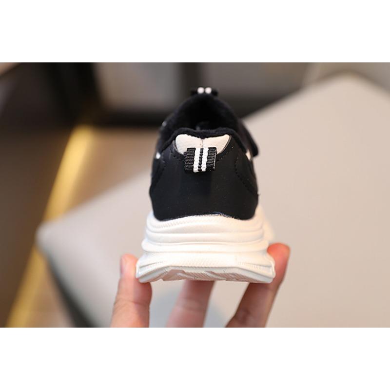 New Winter Sports Shoes for Children Light Father Shoes for Boys and Girls In Small Children Running Shoes Warm Light Cashmere Two Cotton Shoes