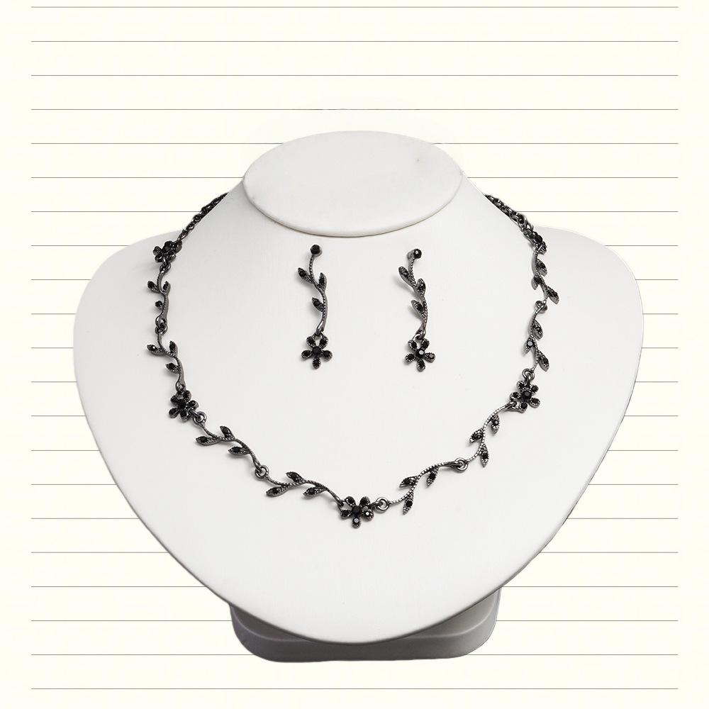 

Winter Korean version popular fashion light luxury diamond leaf flower necklace earrings bracelet