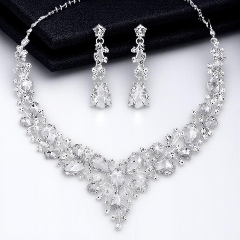 

Элегантный Свадебный Кристальный Набор Ожерелье и Серьги со Стразами Подарок на Свадебную Вечеринку Подвески-Капли серебряный