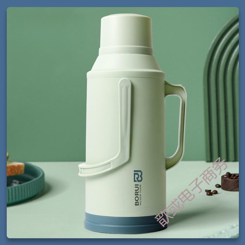 Large Capacity Insulated Hot Water Bottle/Thermos Flask for Students, Dormitories, and Home Use with Classic Plastic Shell