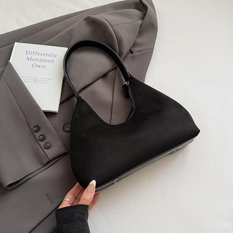 

Retro casual commuting large-capacity foreign style 2025 casual autumn new fashionable trendy underarm shoulder women s bag чёрный