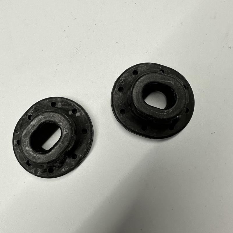 2Pcs 225336-F2000 Water Tank Radiator Lower Mount Mounting ulator Rubber Pad For Hyundai Elantra 25336F2000
