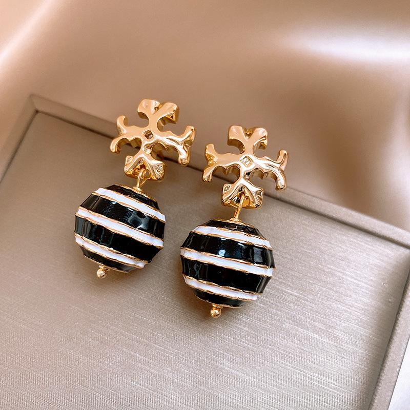 Black Enamel Oil Drop Butterfly Earrings Retro Versatile High-end Stud Earrings Niche Earrings Women