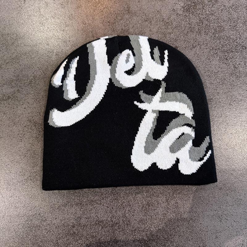 Acrylic Letter Knit Hat For Autumn And Spring Warmth And Style чёрный