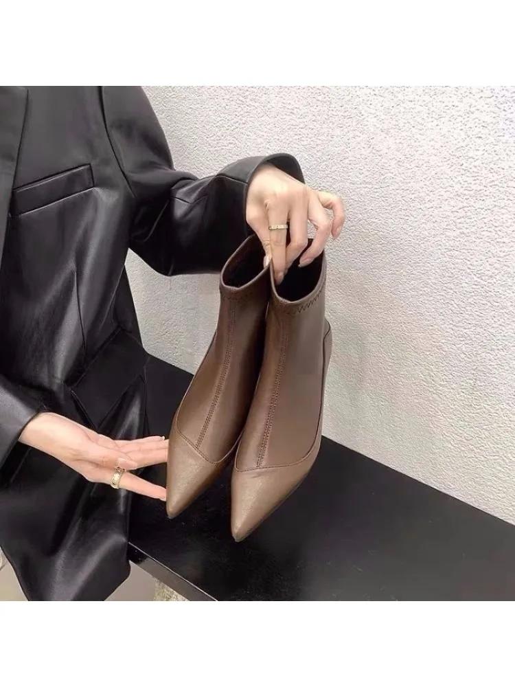 Non-slip Low Heel Booties Women's New Fashion Pointed Toe Sleeve Soft Leather Versatile Show Skinny Boots