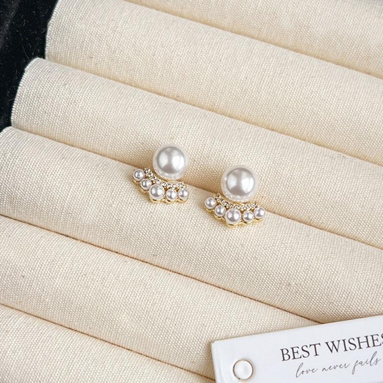 French retro pearl earrings women s high-end temperament bridal stud earrings new popular niche unique fairy earrings