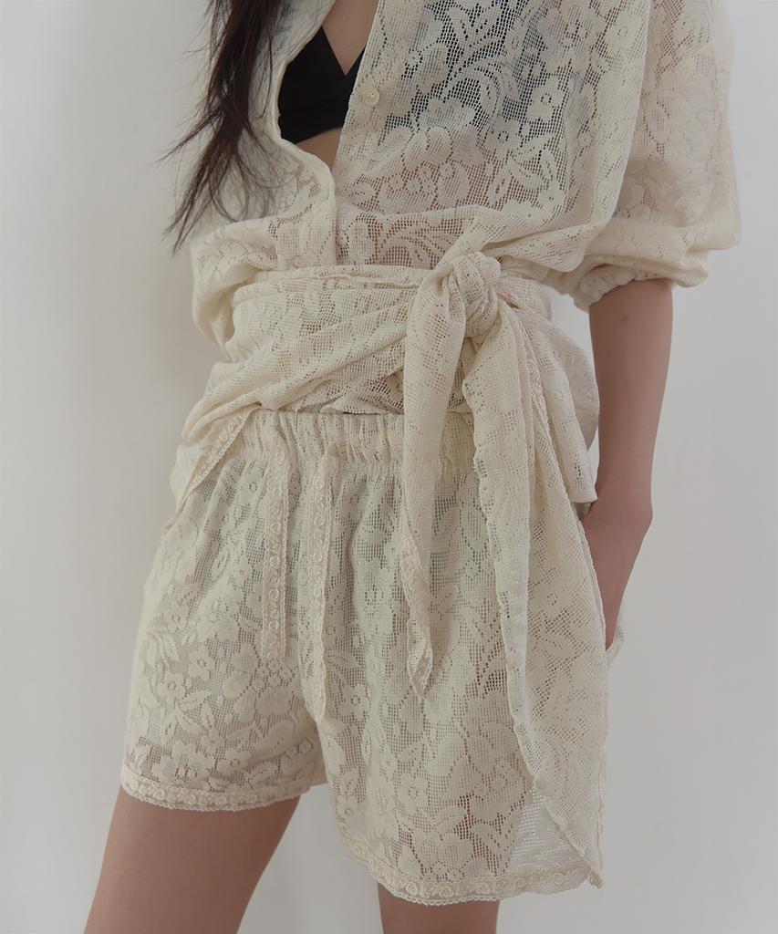 Lonkeu Floral Lace Banding Shorts (Ivory)