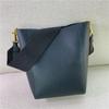 2023 New star with the same wide shoulder strap sangle bucket bag single shoulder oblique span leather women's bag simple child and mother bag