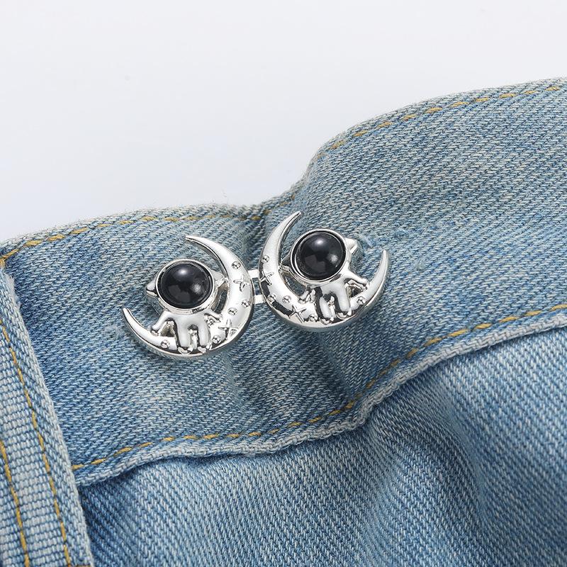 Astronaut Waist Buckle: Detachable Snap Button for Large Jeans - Adjustable Waist Cincher Tool.