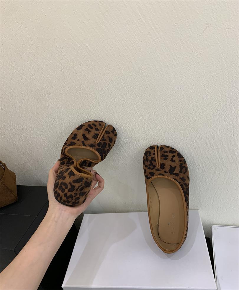 Gentle new shoes are divided into pig's trotters, grandma's pedals, flat-soled shallow mouth, Korean version of soft-soled single shoes, advanced Mary