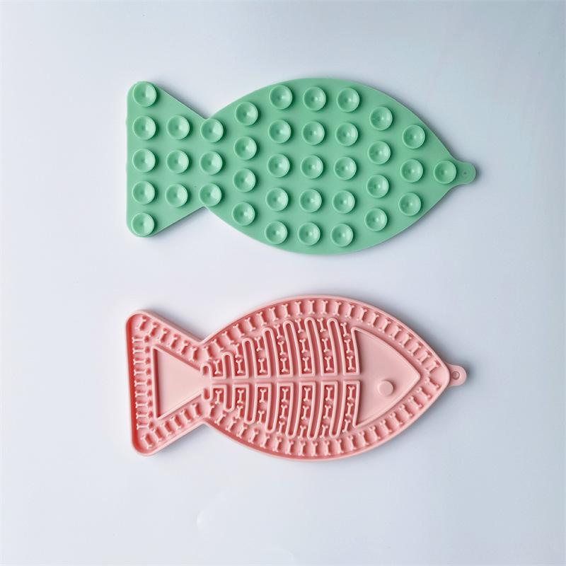 Pet Slow Food Bowl Anti-choking Bowl Dog Licking Plate Cat Licking Slow Food Plate Pet Plate Silicone Fish Shaped Slow Food Plate