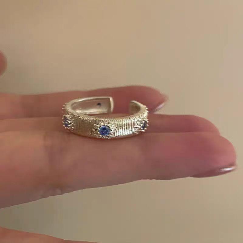 Vintage-Style French Brushed Flower Ring – Luxury Women's Fashion Jewelry