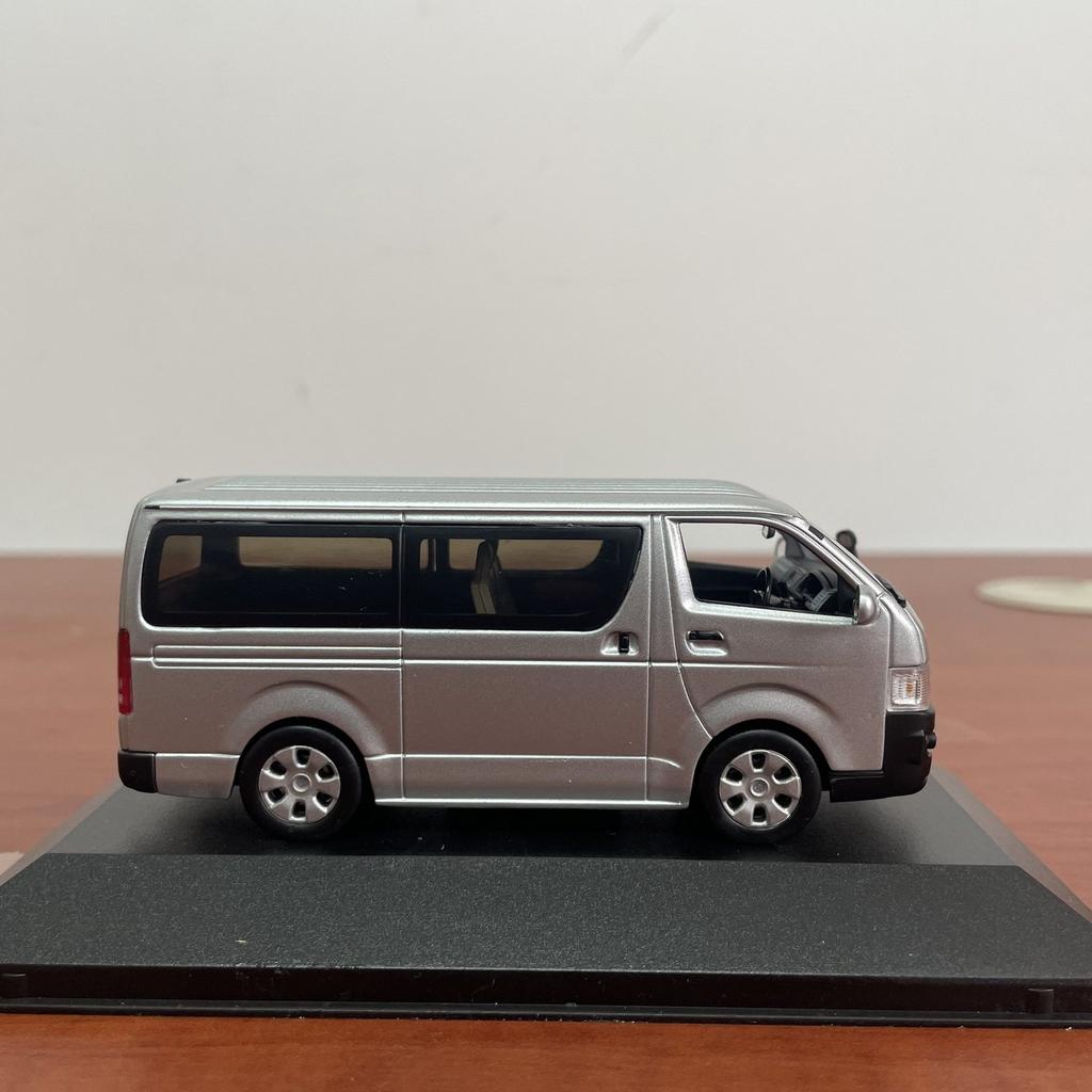 lqbn4 KYOSHO 1:43 Scale Diecast Alloy TOYOTA HIACE H200 MPV Toys Cars Model Classics Nostalgia Adult Gifts Souvenir Static Display