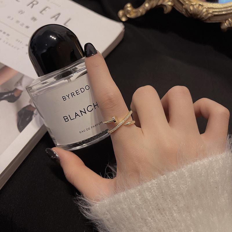 Korean Luxury Zircon Pearl Bow Ring - Vintage Niche Design, Women's Open Hand Jewelry