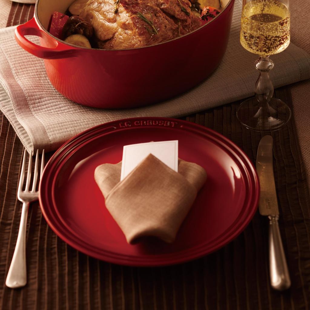 Le Creuset Round Plate, 23 cm, Cherry Red, Heat and Cold Resistant, Microwave and Oven Safe, Oven Dish, Bakeware [Official Japanese Product]