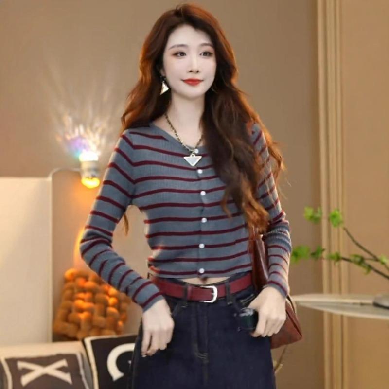 Contrasting color striped crew neck knitted sweater women's autumn versatile sweater backing cardigan top striped knitted sweater women