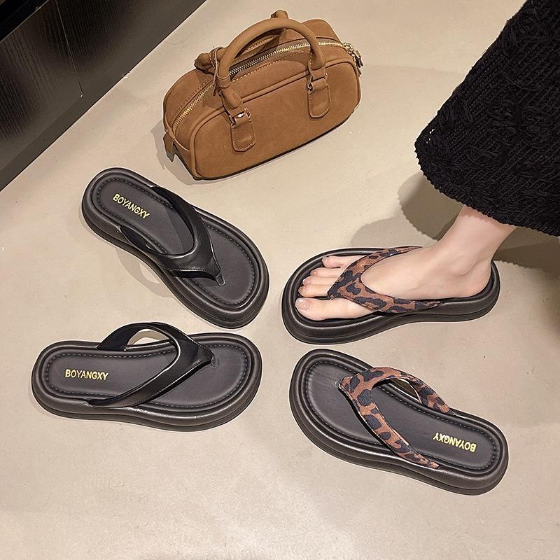 Thick-soled Flip-flops for Women's Summer Wear, New with Skirt, Silver High-end Casual Beach Cool Slippers