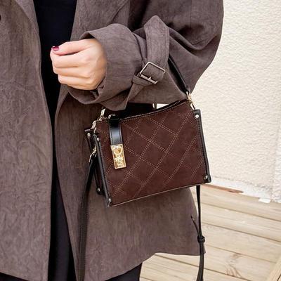 Bolsa Transversal Feminina de Couro Camurça de Couro Bovino de Grão Superior 2025 Pequena Quadrada da Moda