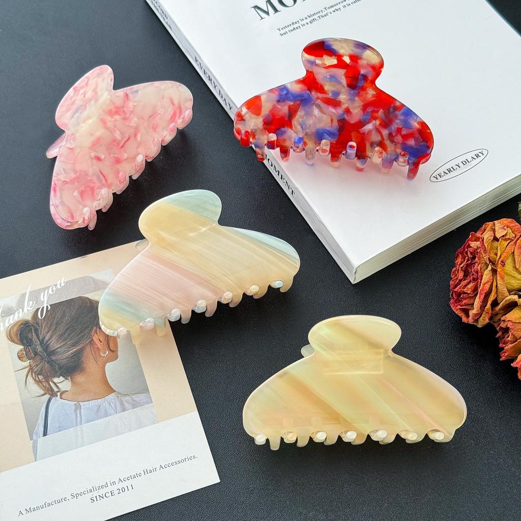 Chic Medium Hair Claw Clip In Acetate Material For Effortless Everyday Hairstyles