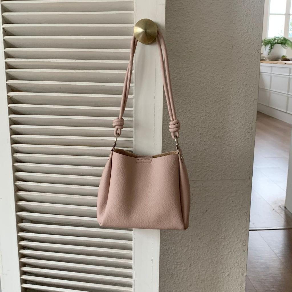 Designer PU Bucket Single Shoulder Bag For Women  New Elegant Fashion Simple Commuter Postman Large Capacity Crossbody Bag