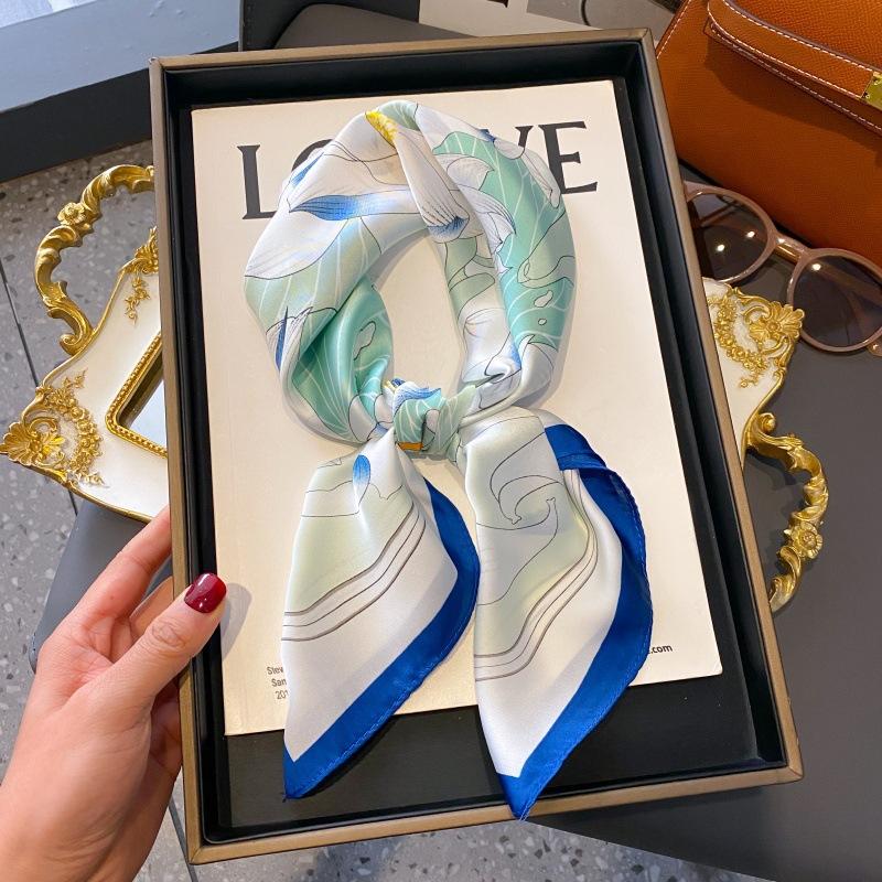 New silk scarf women's fashion versatile high-end small square scarf Korean version neck protection scarf spring and autumn retro scarf tied bag