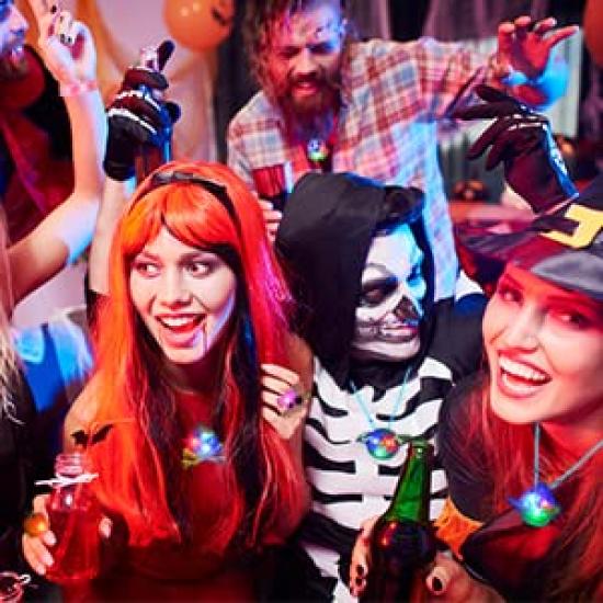 DERAYEE Halloween Luminous Ring Decorations, 54 Pieces, Shipped Randomly, Shiny, Glowing Necklace, Bracelet, Brooch, Ages 6 and Up (Halloween)