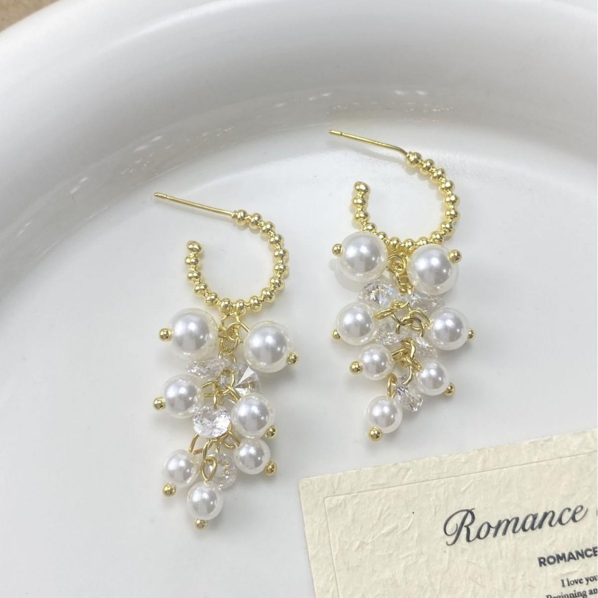 Elegant Pearl  Zirconia Tassel Earrings: Unique Luxury Design