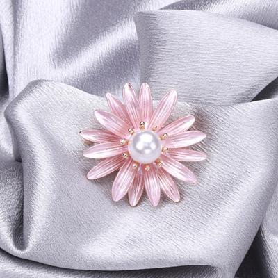 Elegante spilla da donna a forma di fiore decorazione di perle finte spilla da bavero scialle cardigan cappotto spilla spilla smalto semplice distintivo regalo di gioielli
