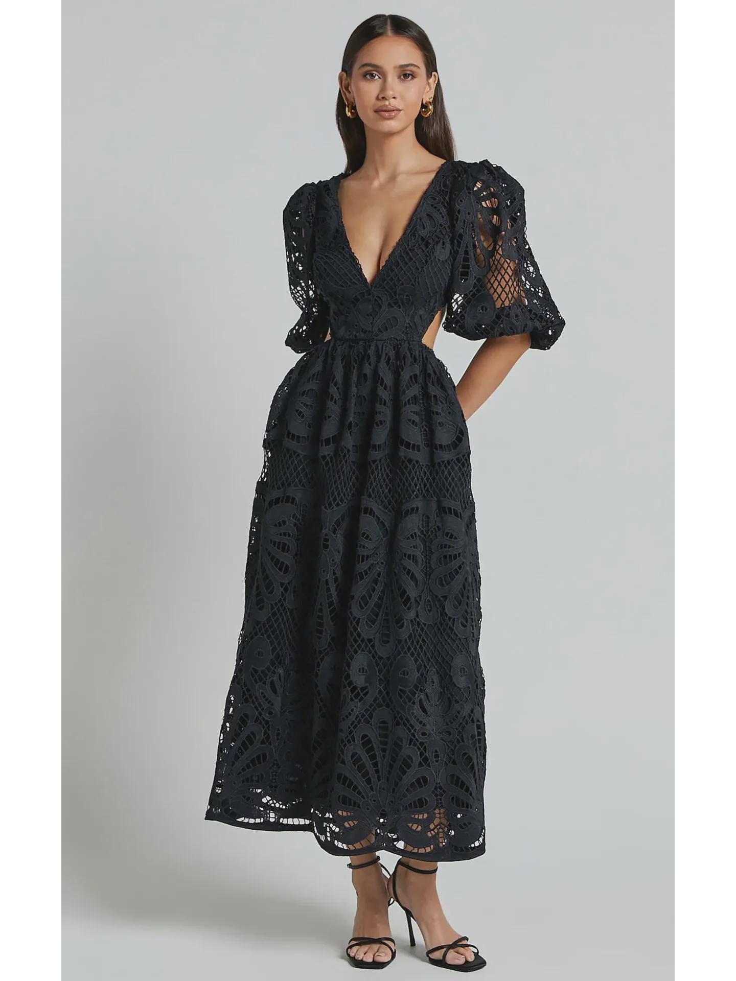 

Жіноча європейсько-американська порожниста довга сукня з мереживом і вишивкою з V-подібним вирізом, літо 2025 Medium чорний