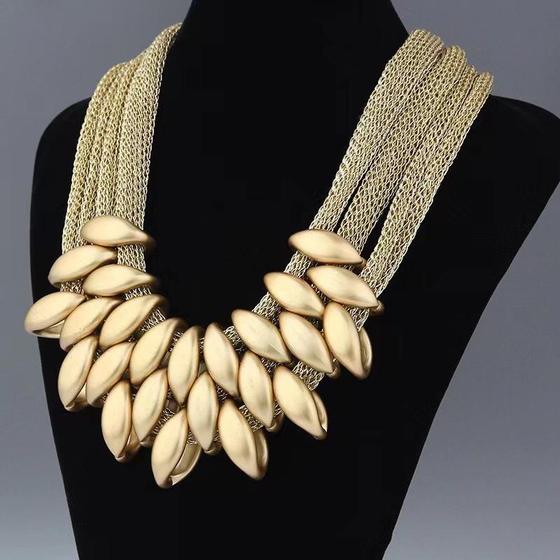 Trendy Women's Short Temperament Necklace