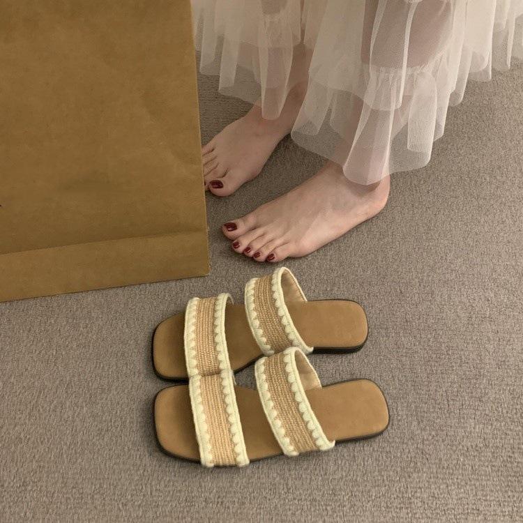 

Square head woven word with flat bottom sandals women s outer wear temperament versatile and comfortable beach shoes 40