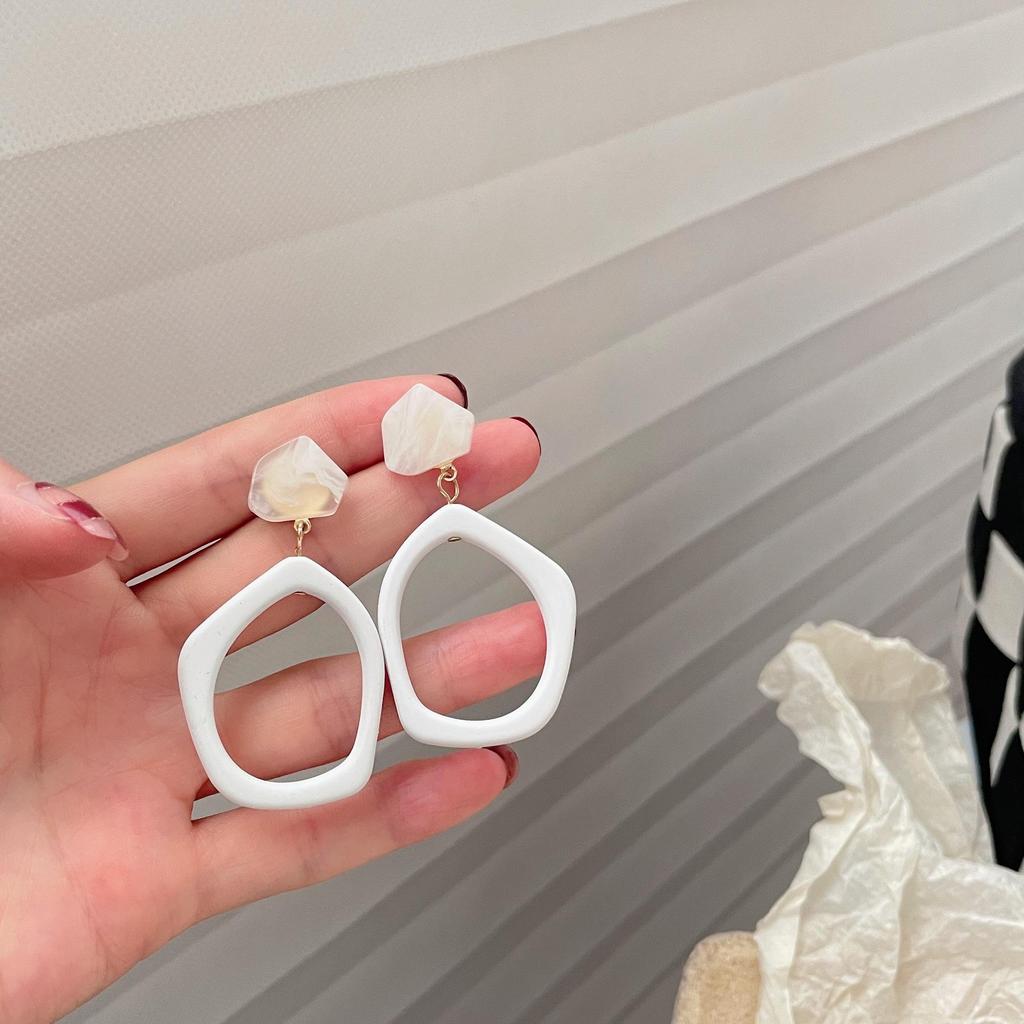 Silver Needle Irregular Resin Face-Slimming Earrings - Trendy Women's Dangle Ear Clips