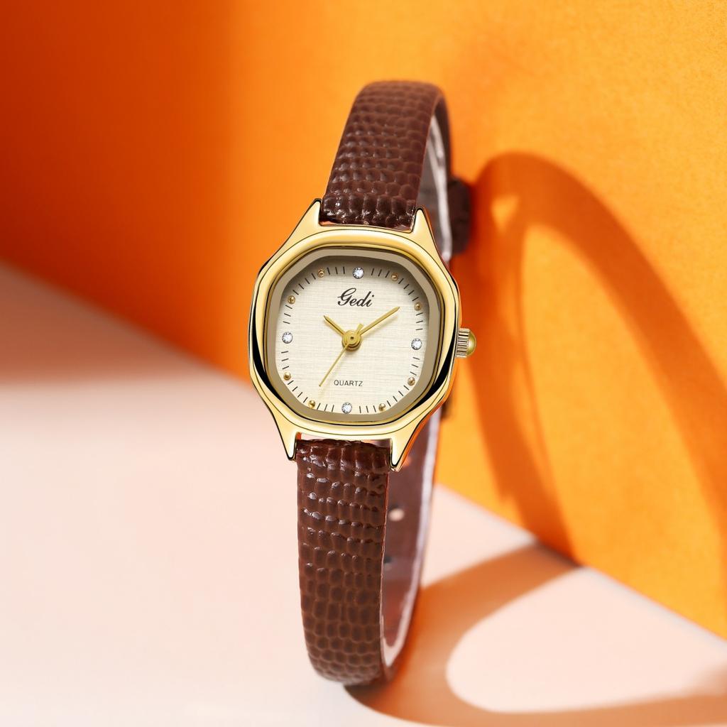 Luxo Leve Nicho Superfície com Padrão de Tecido Mostrador Pequeno Requintado Moda Pulseira com Padrão de Cobra Imitação Relógio de Quartzo Retrô