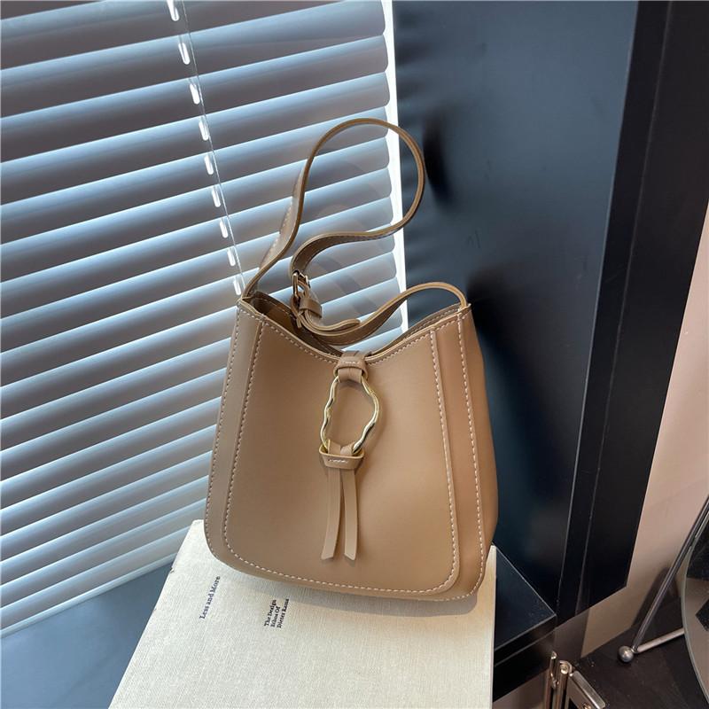 Summer new armpit bag fashionable messenger small bag simple high sense versatile new