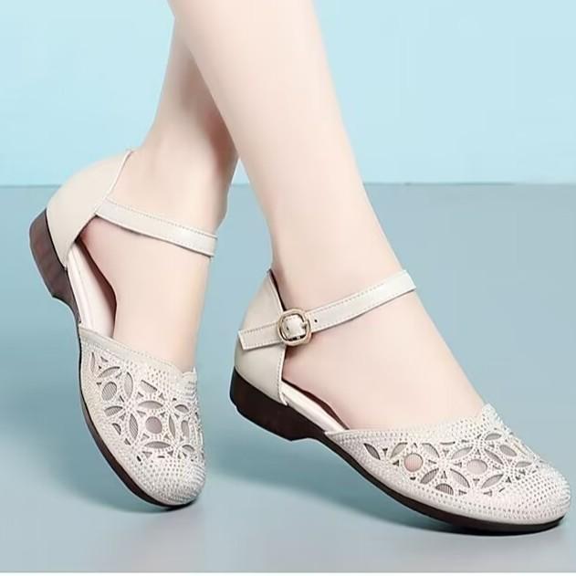 Sandals women's 2025 new fashionable versatile comfortable hollow flat bottom non-slip middle-aged niche bag head women's sandals