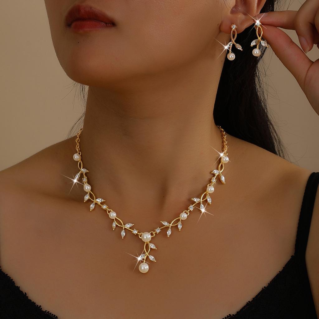 Women's Alloy Necklace and Earrings Set - Perfect for Brides At Wedding Banquets