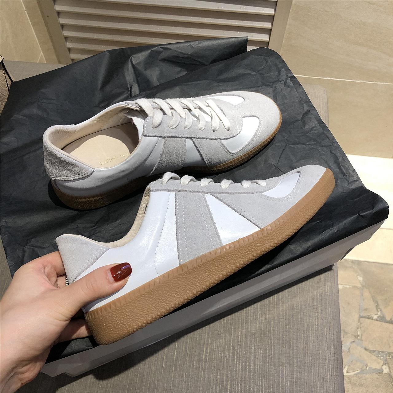 

Перейти к весна~ 2025 немецкие тренировочные кроссовки, весенне-летние ретро кожаные на плоской подошве спортивные кроссовки корейская версия на шнуровке повседневные кеды женские 39 (men s)