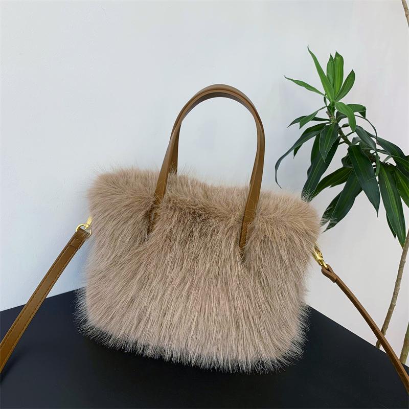 

Luxury Faux Fur Ladies Square Shoulder Bags Winter Fluffy Female Crossbody Bag Soft Furry Plush Women s Small Handbags Purse коричневый