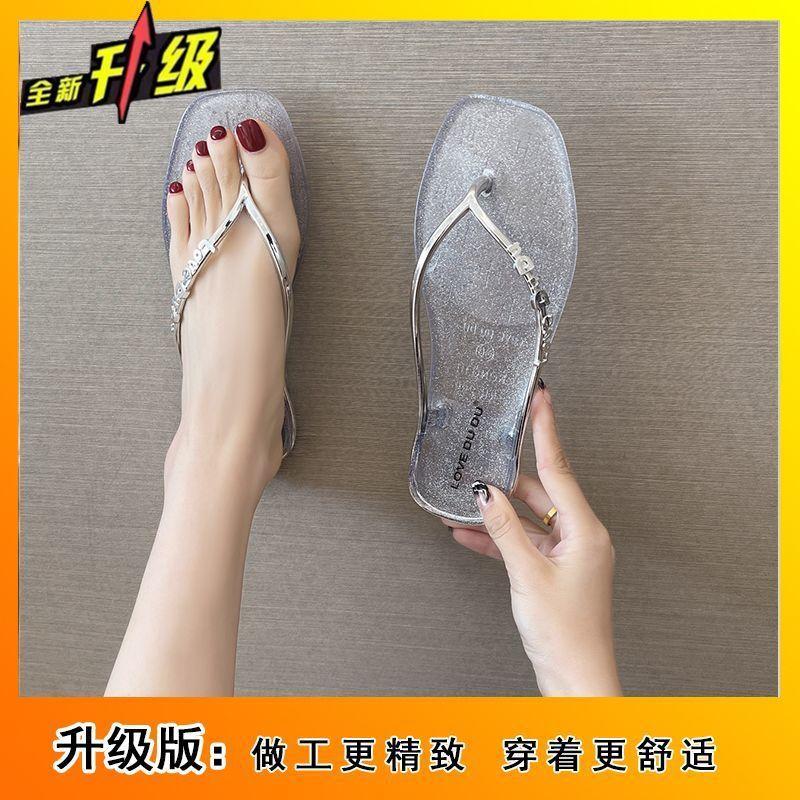 Casual and lightweight seaside cool slippers for women's outerwear 2025 new fashionable flat-bottomed non-slip foot-pinch non-slip flip-flops