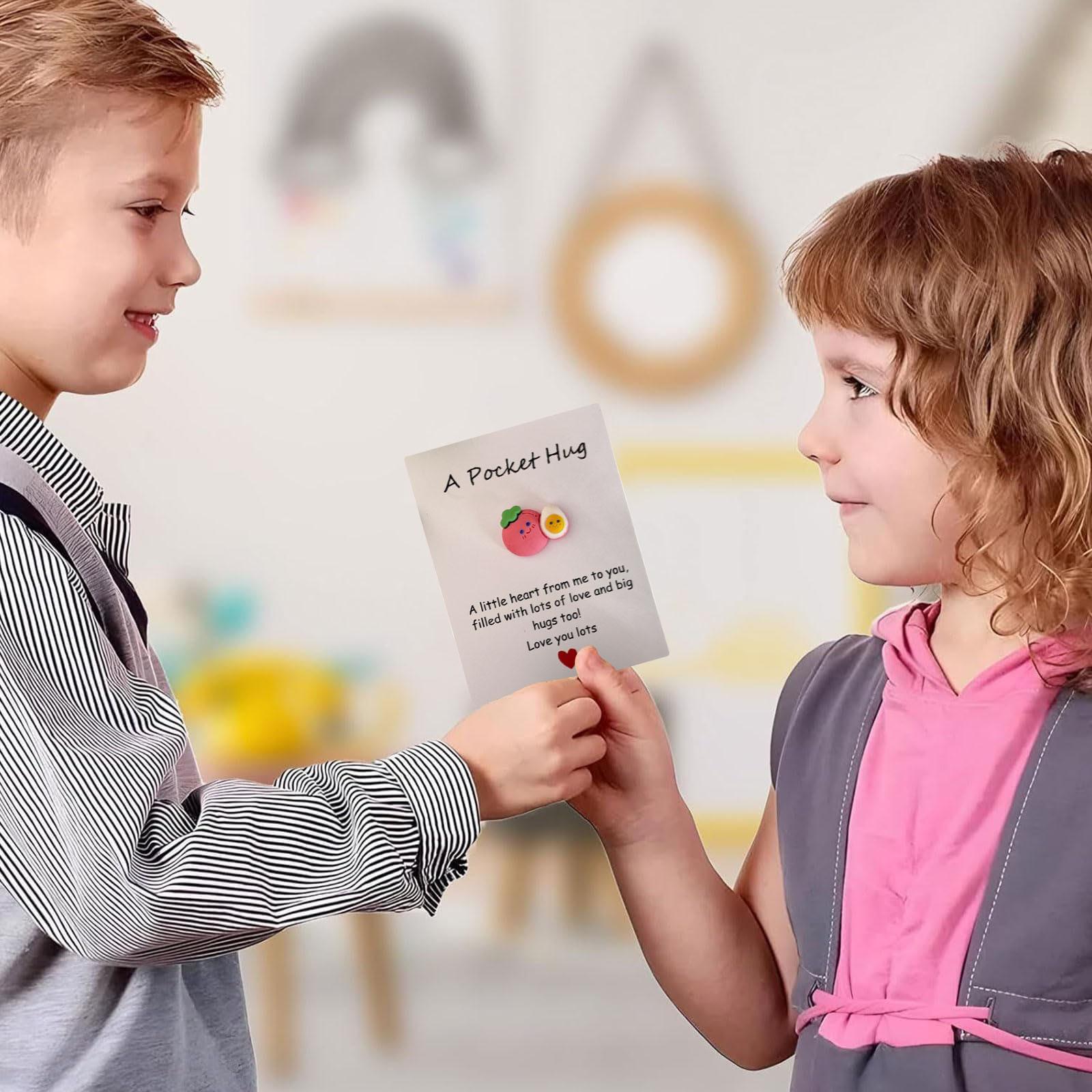 

Карманная открытка «Любовные объятия» из смолы серии «Яйцо» 1 шт. One Size