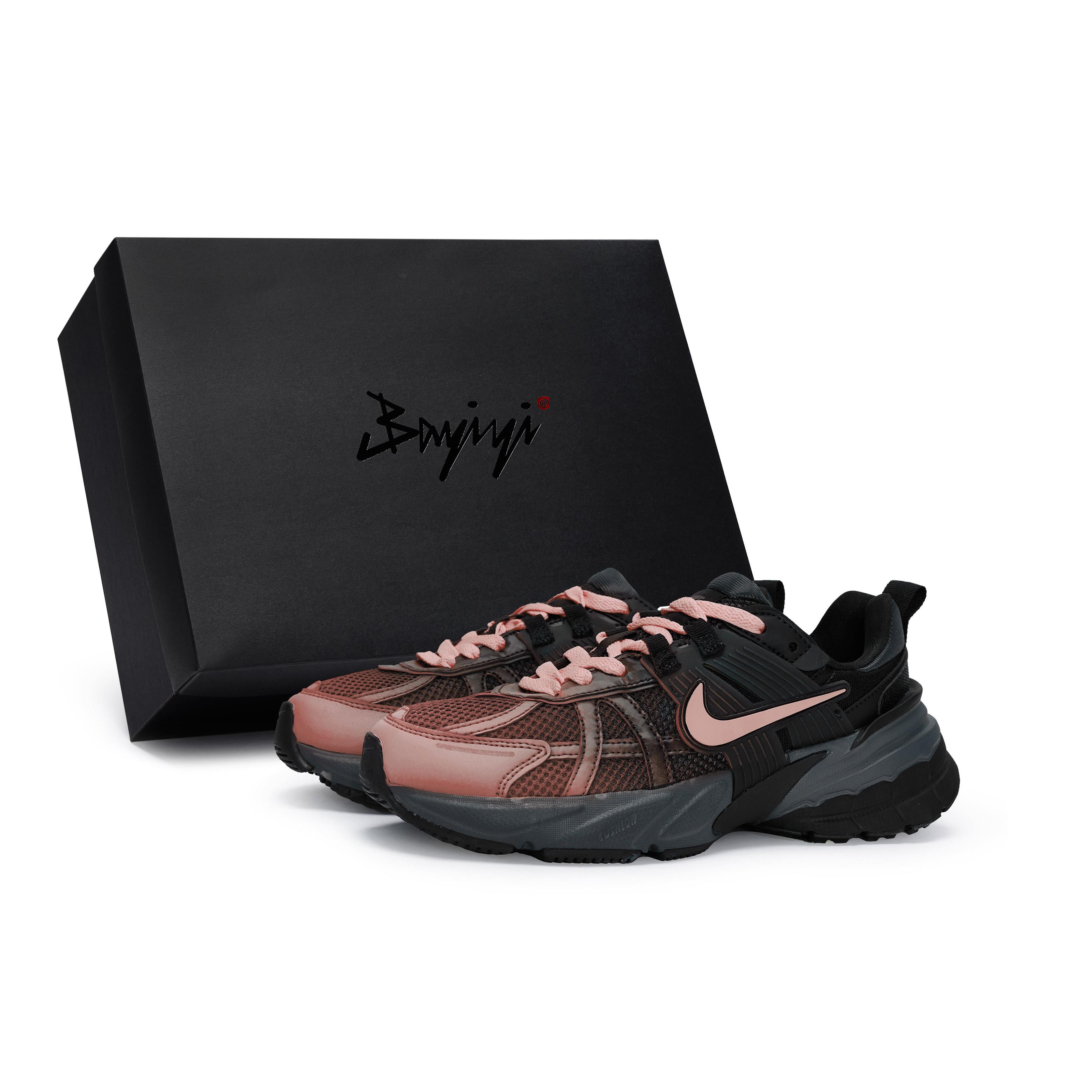 

Nike V2K Run Стійкі до стирання Низькі Повсякденні Бігові Кросівки Жіночі Чорний Тілесний Рожевий FD0736-001(Team80-S-BOX) 36.5