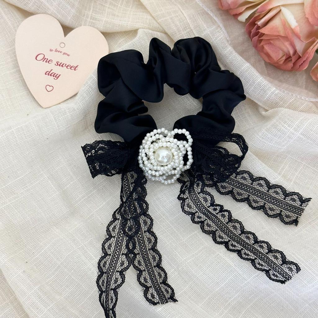 The Xiangxiang-style Pearl Flower Lace Ribbon Hair Tie with A Low Ponytail Exudes A Light Luxury and High-end Charm