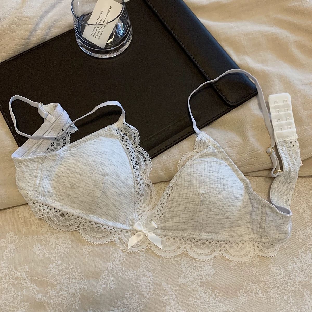 

Бюстгальтер с ребристыми треугольными чашками в корейском стиле для девочек-подростков со сладкой кружевной отделкой, тонкий, приятный к коже, дышащий и предотвращающий провисание для маленькой груди 32/70 светло-серый