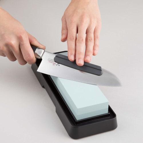 Kai Corporation KAI Knife Sharpening Guide, Made of Resin, Fixed Angle, Optimal Angle, Easy, Even Beginners Can Do It, Made in Japan AP0327
