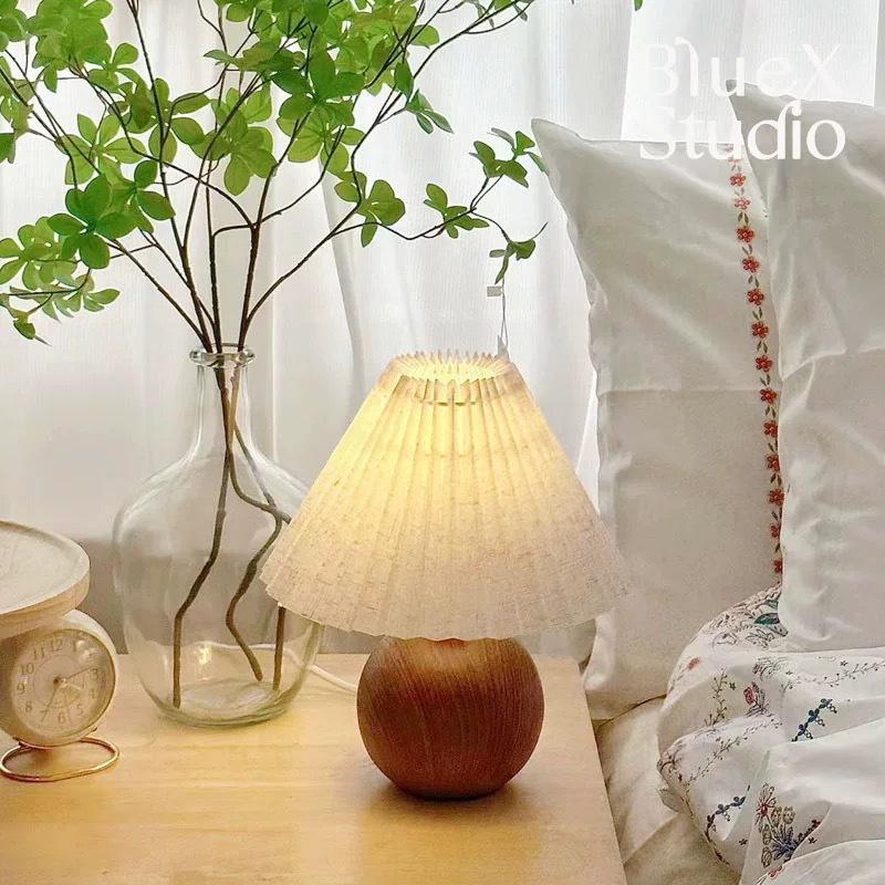 Nordic Ceramic Bedside Lamp: Warm, Romantic Pleated Design In Retro Minimalist Style