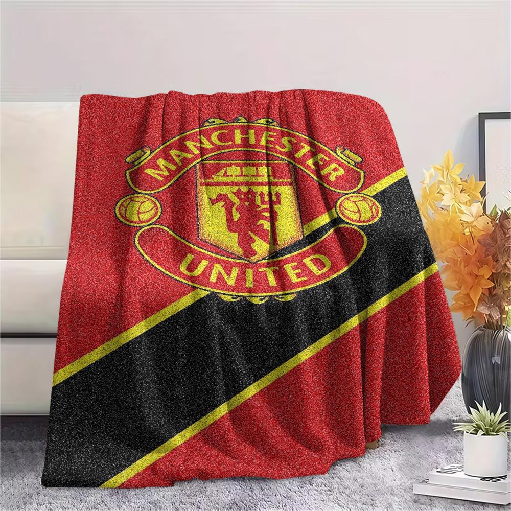 1 szt. Koc Flanelowy z Nadrukiem MANCHESTER UNITED Wysokiej Jakości Ciepły Komfortowy Pokrowiec na Wszystkie Pory Roku Idealny na Prezenty Wystrój Domu